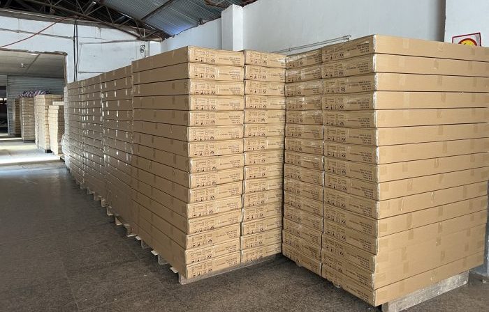 Mixed container loading with different outdoor furniture models